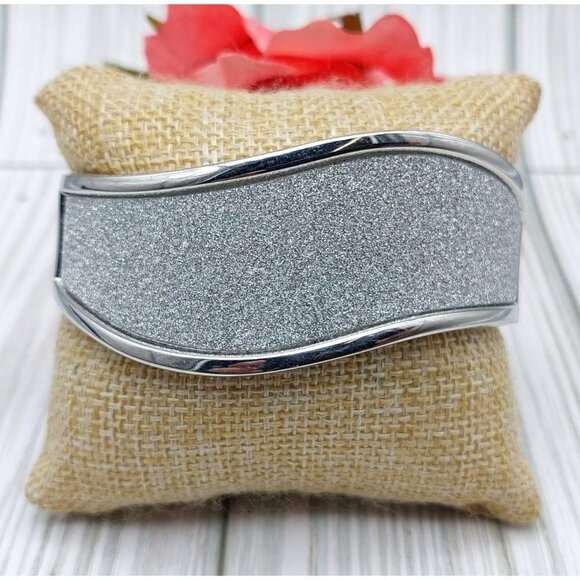 Silver Tone Hinged Wave Bangle Bracelet Mirrored Shimmer Center - Picture 9 of 12